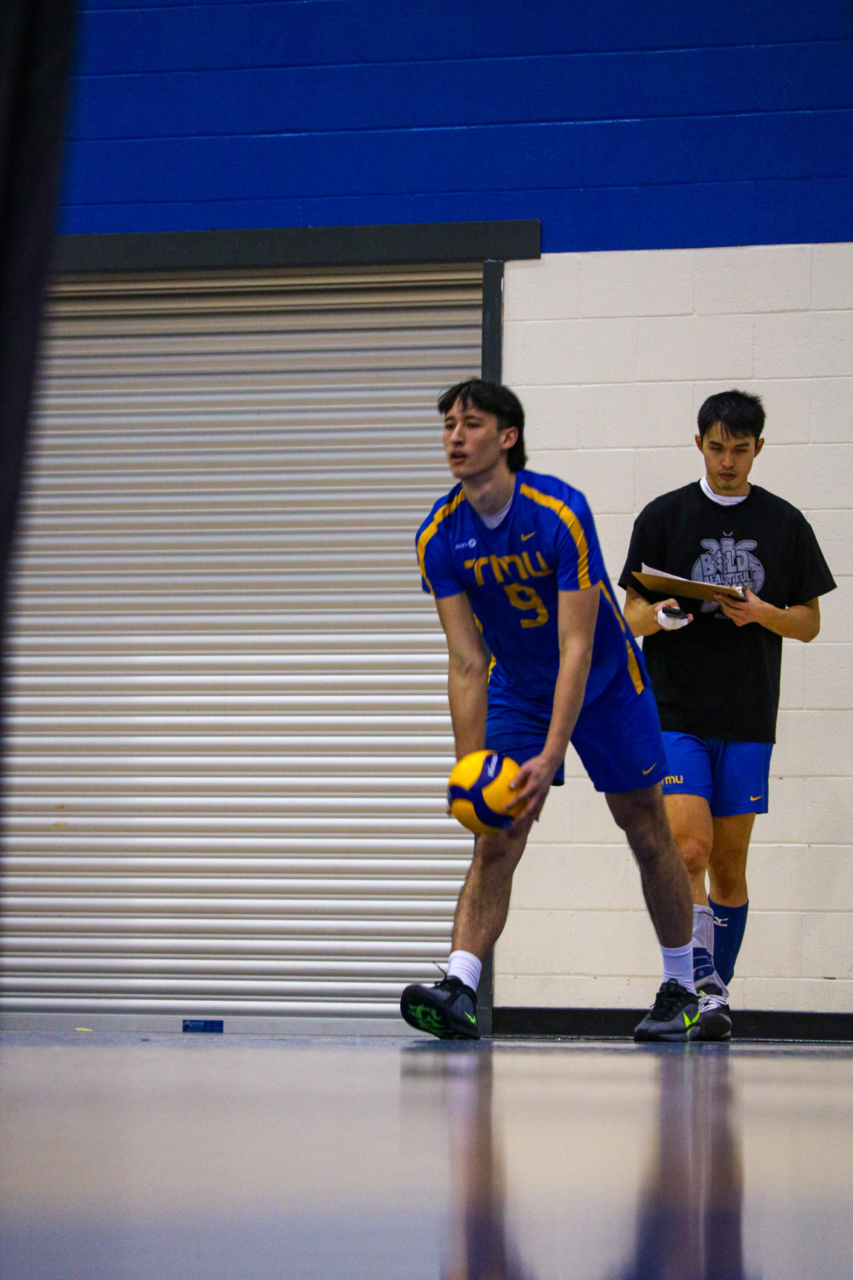 Kai Higuchi about to serve